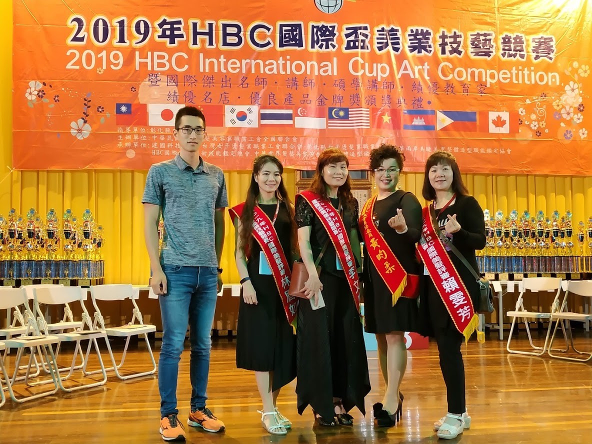 本院陳技士與評審合照