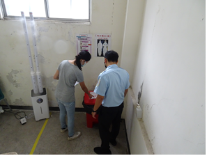 醫護室人員指導防護注意事項