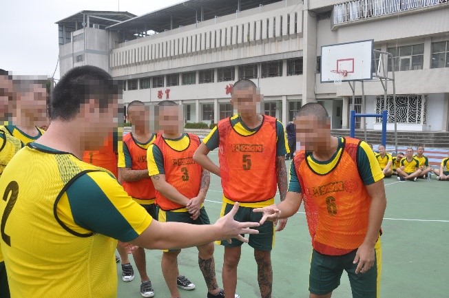 雙方以猜拳決定球權