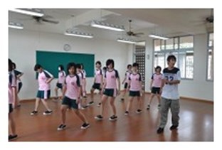 舞蹈班上課