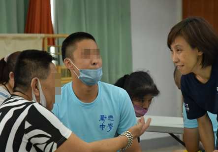 林家如校長親臨會場關心家長及學生