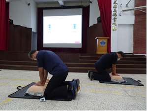 同仁練習輔以CPR訓練程式