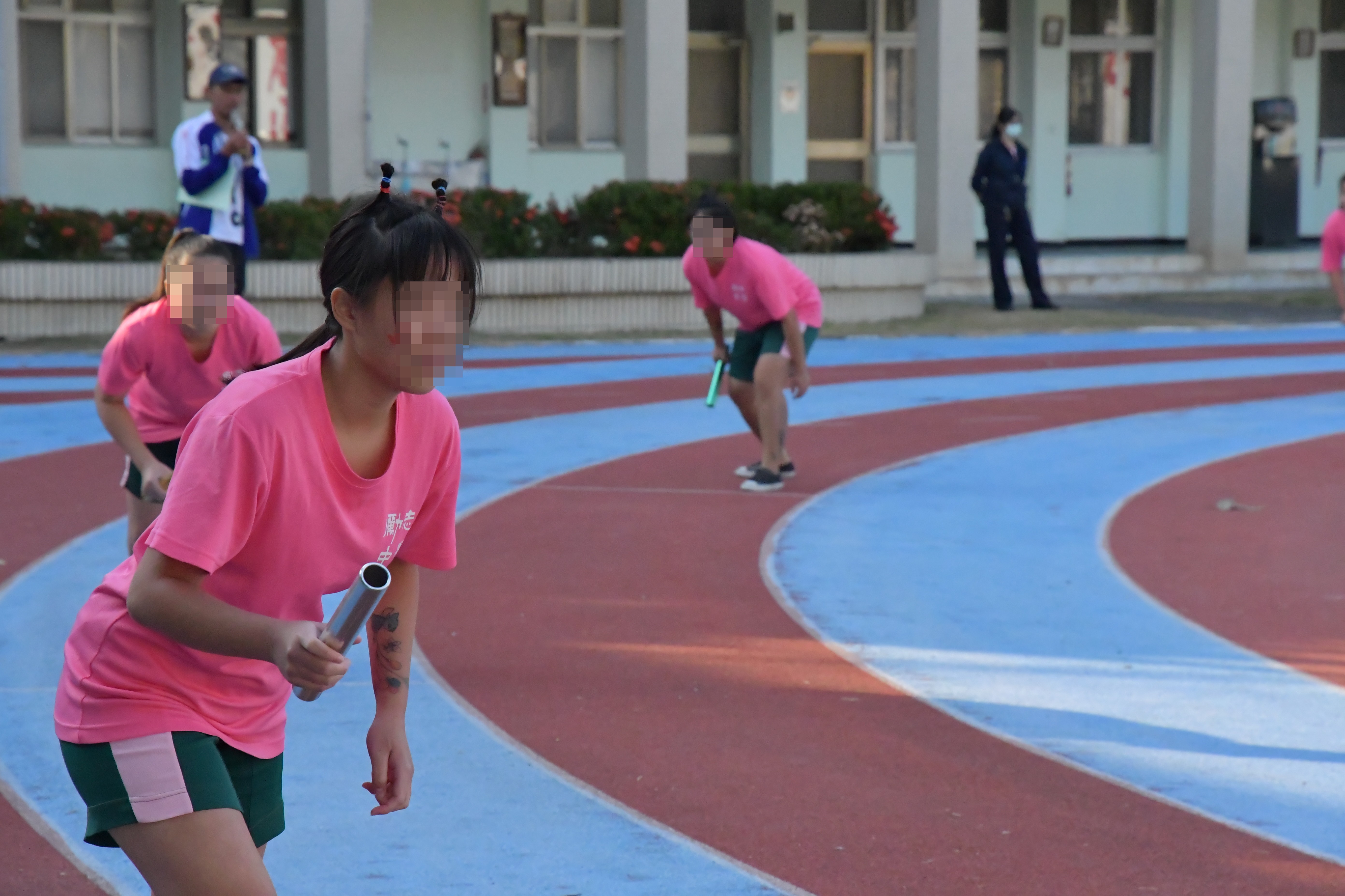 Students prepare at the starting point