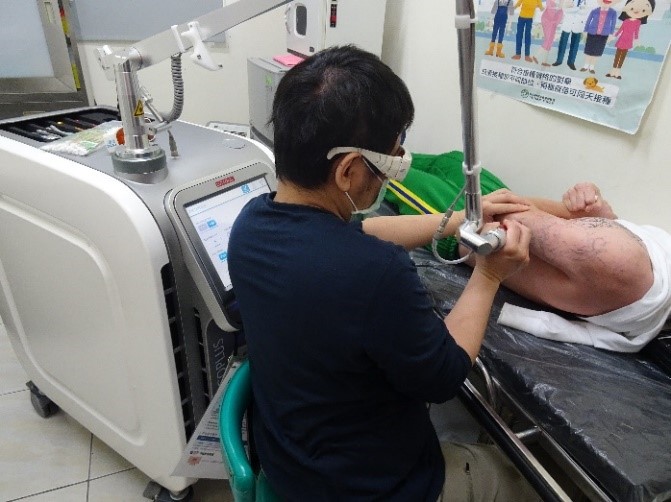 Doctor removes tattoo