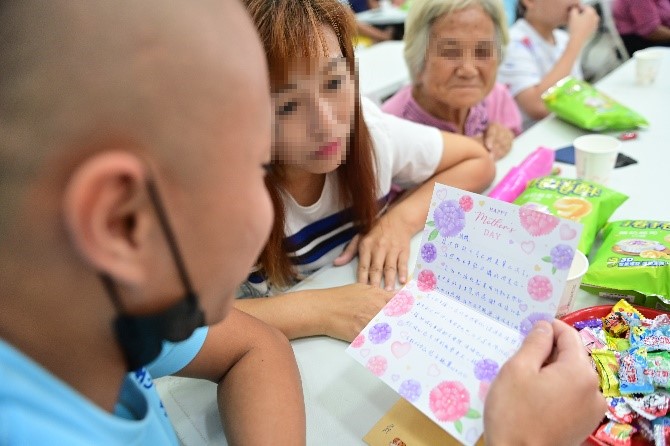 Son’s true confession wishes his mother and grandma a happy Mother’s Day