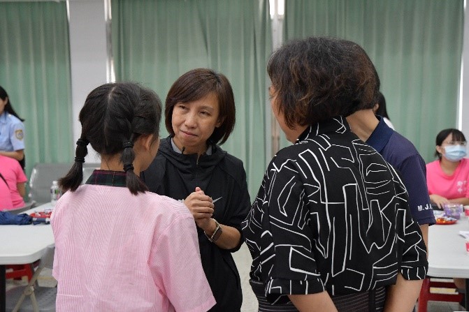 Principal Lin Jiaru came to the venue to care about students and parents