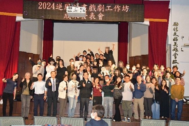 VIPs, students and their families took photos together