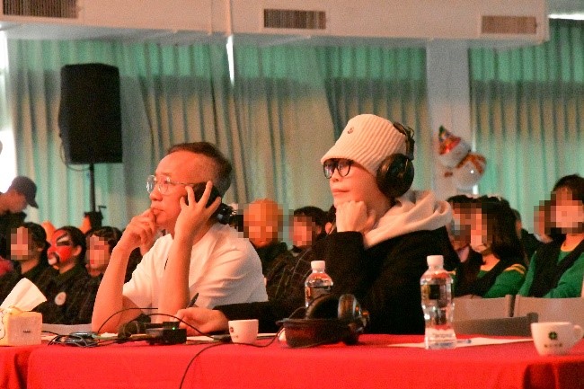 Teachers Zhan Yawen and Xu Changde serve as professional judges