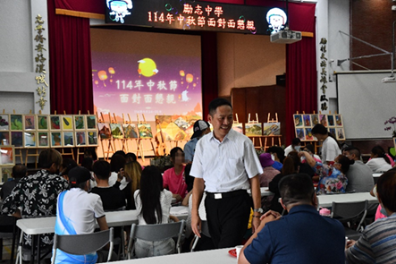 Acting Principal Lin Yuexian visited the scene to show his concern for students and parents