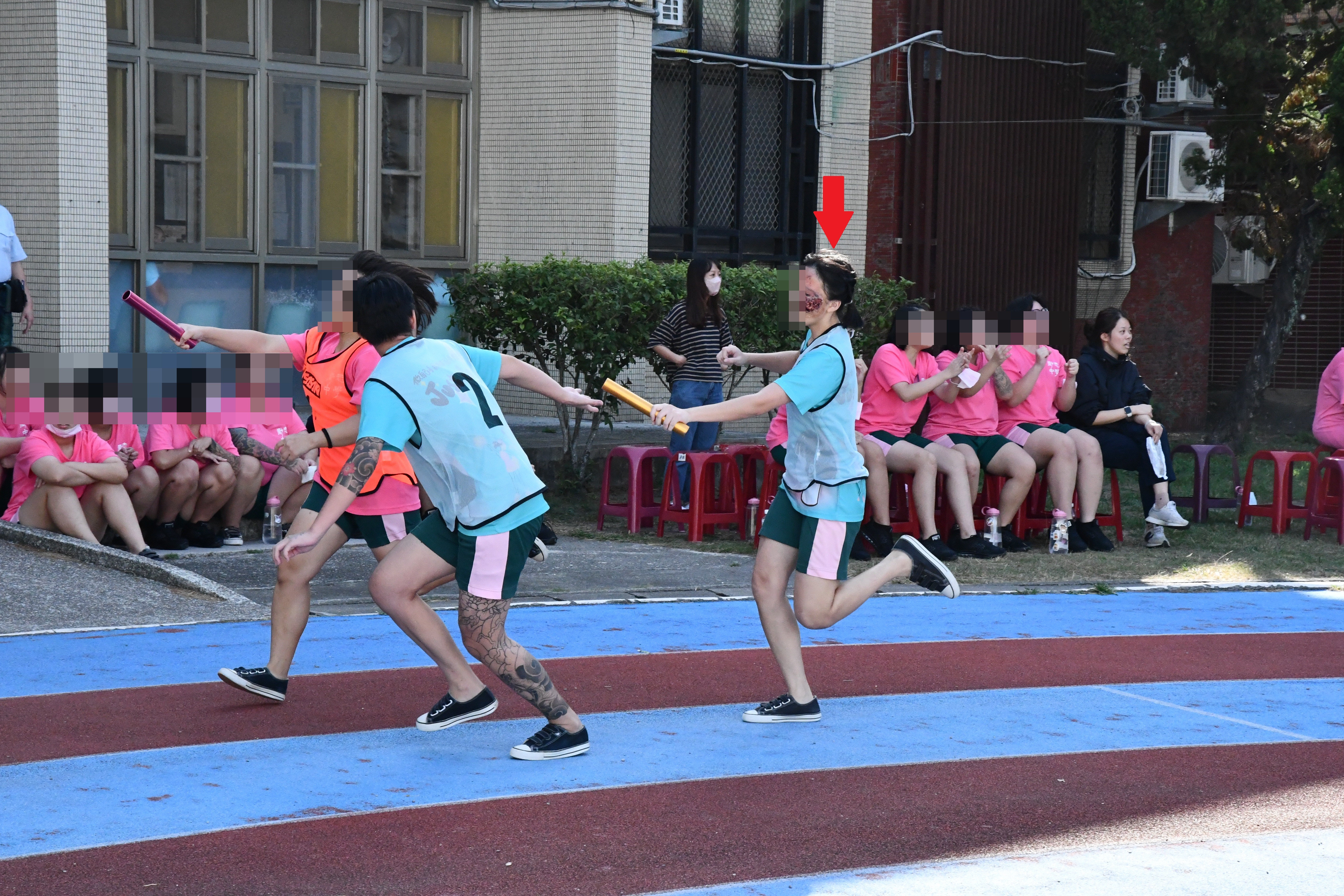 巾幗不讓鬚眉一棒接一棒棒棒是好棒美容科學生特效妝扮風迷全場