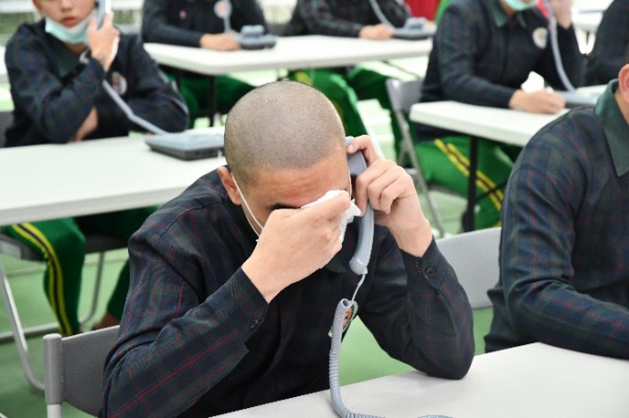 思念家人紅了眼眶