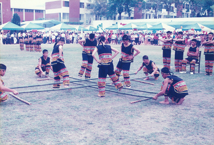 民國84年學生山地舞表演